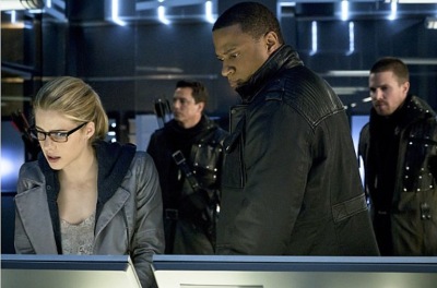 Felicity, Diggle, and Oliver plan their next move.